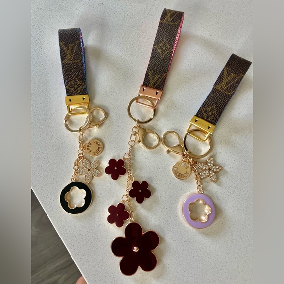 Designer Floral Keychain - Picture 3 of 7